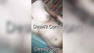 Indian girl in the nude actively poses on camera and blows kisses | XXX Video on AllSex.XXX