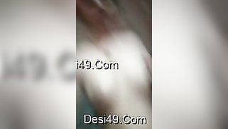 Indian girl in the nude actively poses on camera and blows kisses | XXX Video on AllSex.XXX