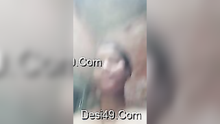 Indian girl in the nude actively poses on camera and blows kisses | XXX Video on AllSex.XXX