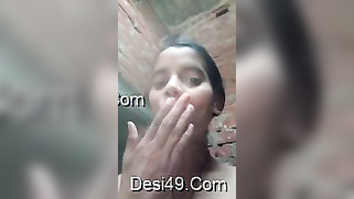 Indian girl in the nude actively poses on camera and blows kisses