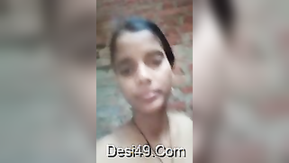 Indian girl in the nude actively poses on camera and blows kisses | XXX Video on AllSex.XXX