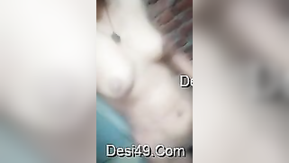 Indian girl in the nude actively poses on camera and blows kisses | XXX Video on AllSex.XXX