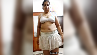 Aunty from India enjoys XXX things she performs in front of the camera | XXX Video on AllSex.XXX