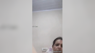 Desi wife films XXX video where she puts nimble finger inside snatch | XXX Video on AllSex.XXX