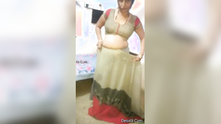 Indian mom comes home and changes clothes flashing boobs in sex video