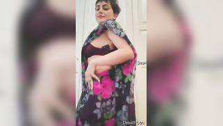 Indian mom in carnival sari moves body and slowly strips down on cam | XXX Video on AllSex.XXX