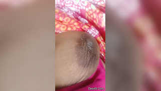 Desi mom with spread legs flashes nipples and voluptuous body close-up