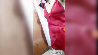 Desi aunty does crazy things like showering in red gown in XXX clip | XXX Video on AllSex.XXX