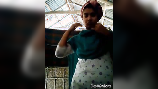 Tempting Desi mom flashes saggy tits and gets dressed in the barn | XXX Video on AllSex.XXX