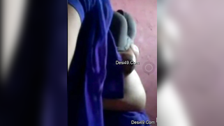 Brunette Indian aunty with sexy belly pulls bra up brandishing boobs | XXX Video on AllSex.XXX