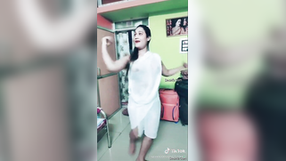 Desi girl in transparent sari dances and sings in short TikTok video | XXX Video on AllSex.XXX
