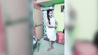 Desi girl in transparent sari dances and sings in short TikTok video | XXX Video on AllSex.XXX