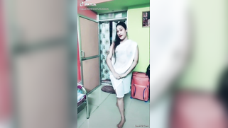 Desi girl in transparent sari dances and sings in short TikTok video | XXX Video on AllSex.XXX