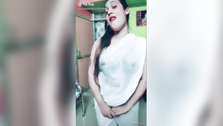 Desi girl in transparent sari dances and sings in short TikTok video | XXX Video on AllSex.XXX