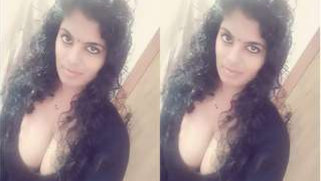 Desi chick makes XXX show in her bathroom and puts black lingerie on