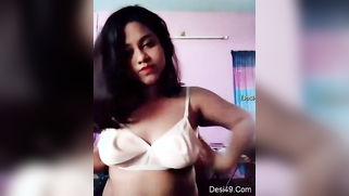 Brunette Indian takes bra off to advertise boob but soon puts it back | XXX Video on AllSex.XXX