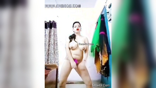 Desi moves body in sex show that culminates when she bares boobs | XXX Video on AllSex.XXX