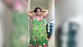 Hot Indian aunty takes green sari off and bares her fat saggy body | XXX Video on AllSex.XXX