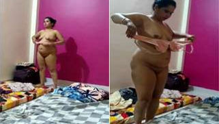 Ensnaring Desi mom bares saggy breasts and fatty ass in the bedroom | XXX Video on AllSex.XXX