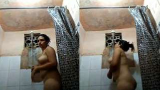 Mom discloses body wetting and rubbing sex zones in Indian shower | XXX Video on AllSex.XXX
