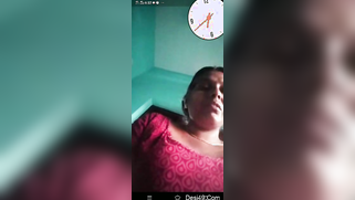 Sexually attractive aunty unmasks big brown nipples in XXX video