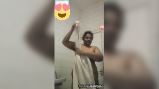 Sensuous aunty broadcasts XXX shower show washing and drying her body | XXX Video on AllSex.XXX