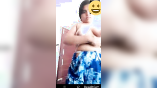 Flirtatious Indian aunty flaunts titties and spreads butt at home | XXX Video on AllSex.XXX