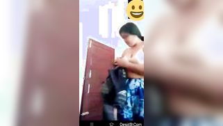 Flirtatious Indian aunty flaunts titties and spreads butt at home | XXX Video on AllSex.XXX