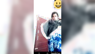 Flirtatious Indian aunty flaunts titties and spreads butt at home | XXX Video on AllSex.XXX