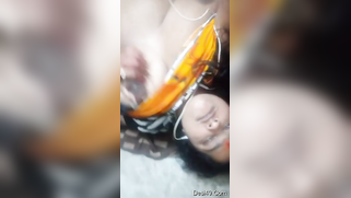 Kissable young woman pulls sari up and leaks natural tits in sex video | XXX Video on AllSex.XXX