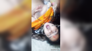 Kissable young woman pulls sari up and leaks natural tits in sex video | XXX Video on AllSex.XXX