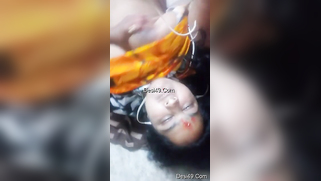 Kissable young woman pulls sari up and leaks natural tits in sex video | XXX Video on AllSex.XXX