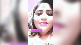 Libidinous Indian aunty manifests beauty talking to XXX fans topless | XXX Video on AllSex.XXX