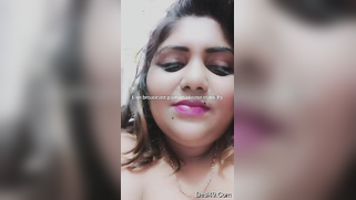Libidinous Indian aunty manifests beauty talking to XXX fans topless