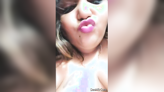 Libidinous Indian aunty manifests beauty talking to XXX fans topless | XXX Video on AllSex.XXX