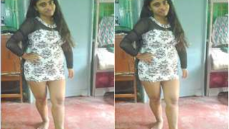 Erotic Indian whore in the nude advertises saggy tits in XXX video