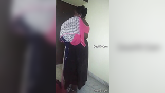 Man behind camera films sex video of Desi mom who puts the sari on | XXX Video on AllSex.XXX