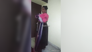 Man behind camera films sex video of Desi mom who puts the sari on | XXX Video on AllSex.XXX