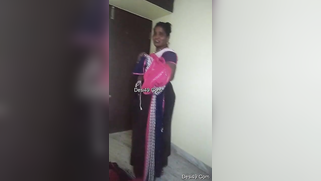 Man behind camera films sex video of Desi mom who puts the sari on | XXX Video on AllSex.XXX