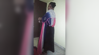 Man behind camera films sex video of Desi mom who puts the sari on | XXX Video on AllSex.XXX