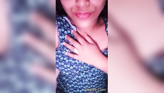 Indian aunty tries to look like XXX star on camera and exposes boobs | XXX Video on AllSex.XXX