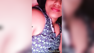 Indian aunty tries to look like XXX star on camera and exposes boobs | XXX Video on AllSex.XXX