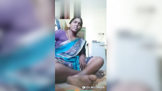 Indian aunty shows what she has got under sari in homemade XXX video | XXX Video on AllSex.XXX