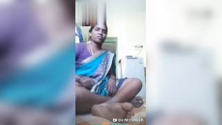 Indian aunty shows what she has got under sari in homemade XXX video | XXX Video on AllSex.XXX