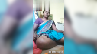 Indian aunty shows what she has got under sari in homemade XXX video | XXX Video on AllSex.XXX