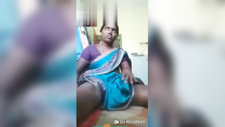 Indian aunty shows what she has got under sari in homemade XXX video | XXX Video on AllSex.XXX