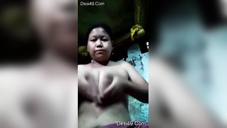 Indian slut doesn't know how to pose but tries hard exposing tits | XXX Video on AllSex.XXX