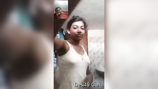 Video of Indian mom who tries to make online friend cum with boobs