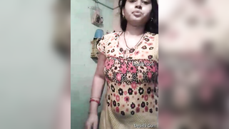 Indian babe has a solo XXX affair washing naked body in the bathroom