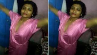 Desi mom with sexy body covered with pink robe dances so ineptly | XXX Video on AllSex.XXX